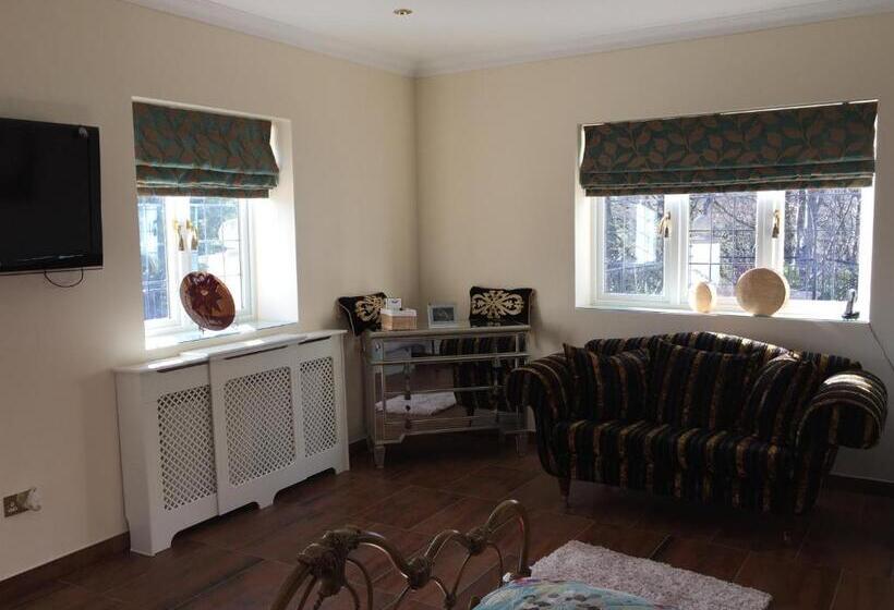سوئیت با تخت بزرگ, Retreat At The Knowe Auchincruive Estate