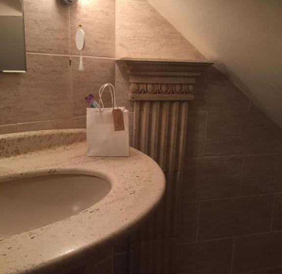 Deluxe Suite King Bed, Retreat At The Knowe Auchincruive Estate