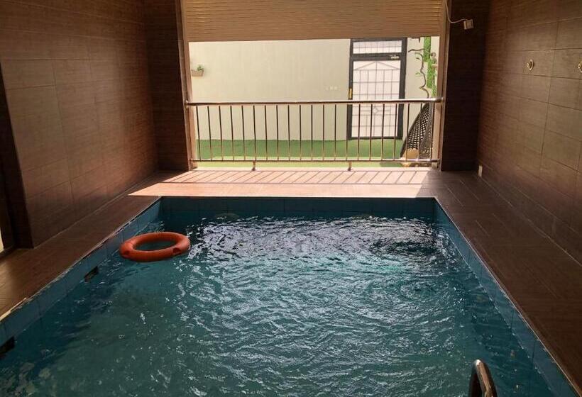 בקתת חדר, Rohara Resort