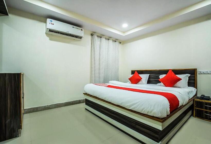 三人经典房间, Oyo 12973 Hotel Crystal