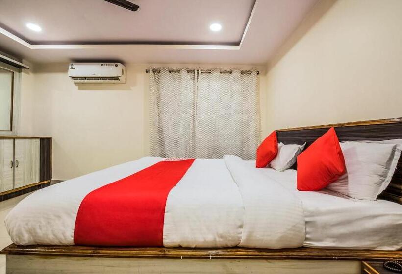 三人经典房间, Oyo 12973 Hotel Crystal