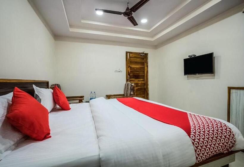 豪华三人间, Oyo 12973 Hotel Crystal