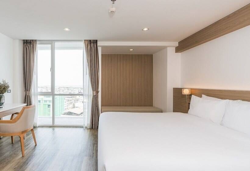 Quarto Deluxe, Rattanachol