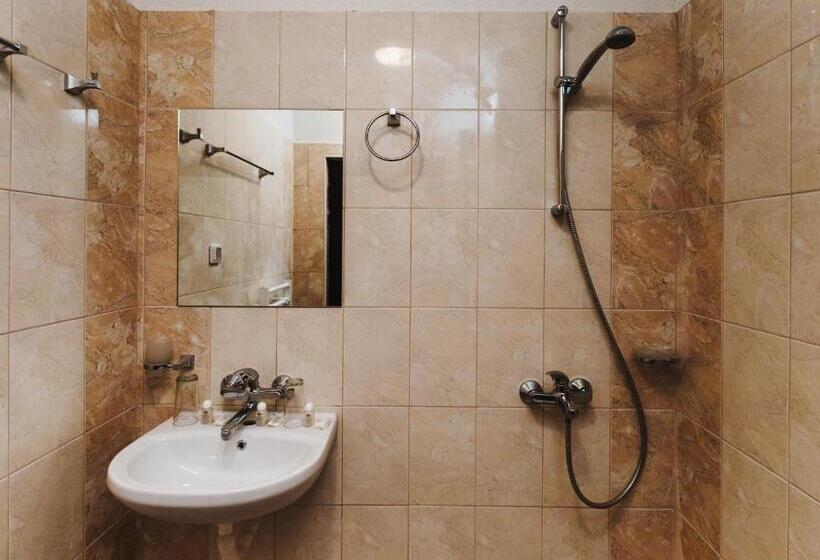 غرفة قياسية ثلاثية, Zlatograd 2 Iosifova Guest House