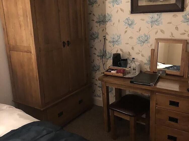 Номер Стандарт, The Oakeley Arms
