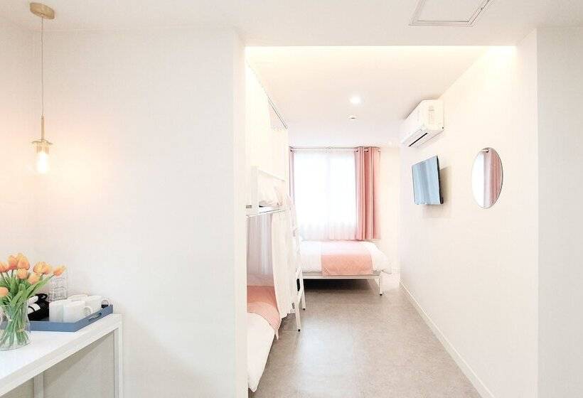 Family Room, Orbit   한국인 불가, 외국인전용