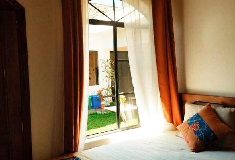 اتاق راحتی سه تخته, Hostal Las Puertas