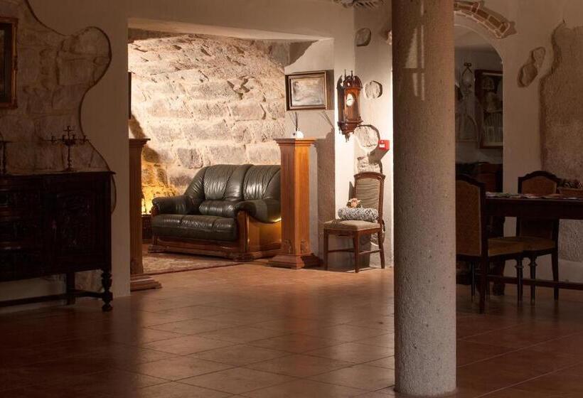 Вилла с 1 спальней и бассейном, Vila Caelus Masia Boutique
