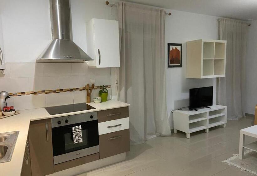 آپارتمان 2 خوابه با بالکن, Pensión Cádiz
