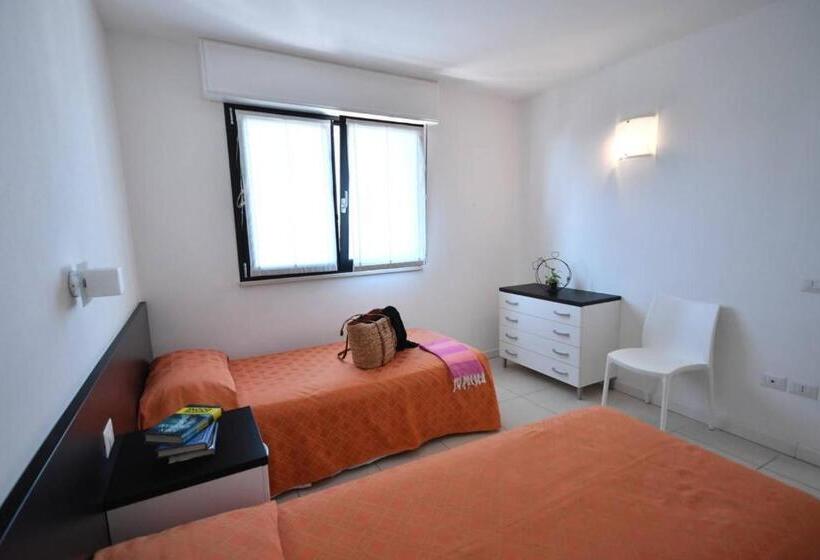 Апартаменты 2 Спальни Вид на Море, Aparthotel Alessandria
