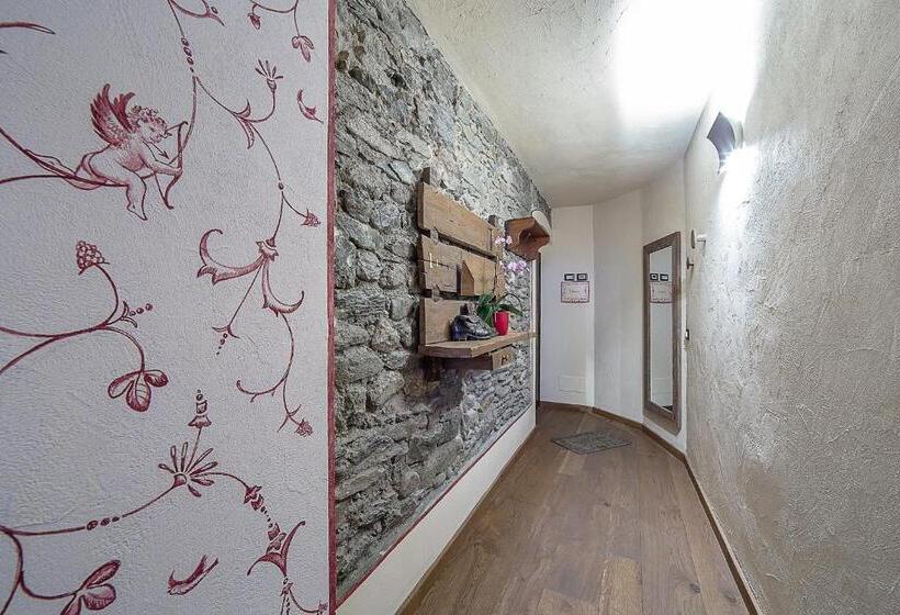 Superior suite with balcony, Domus Antica Aosta