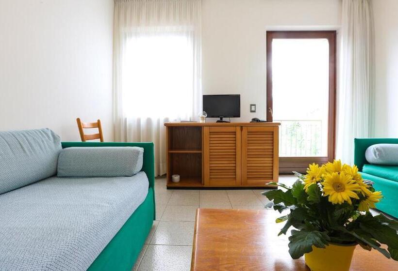 דירה בת חדר שינה 1 עם מרפסת, Residence Il Cedro
