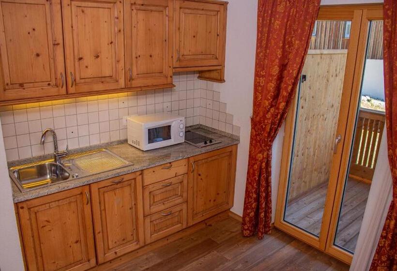 Студио Стандарт с Балконом, Residence Rosarela