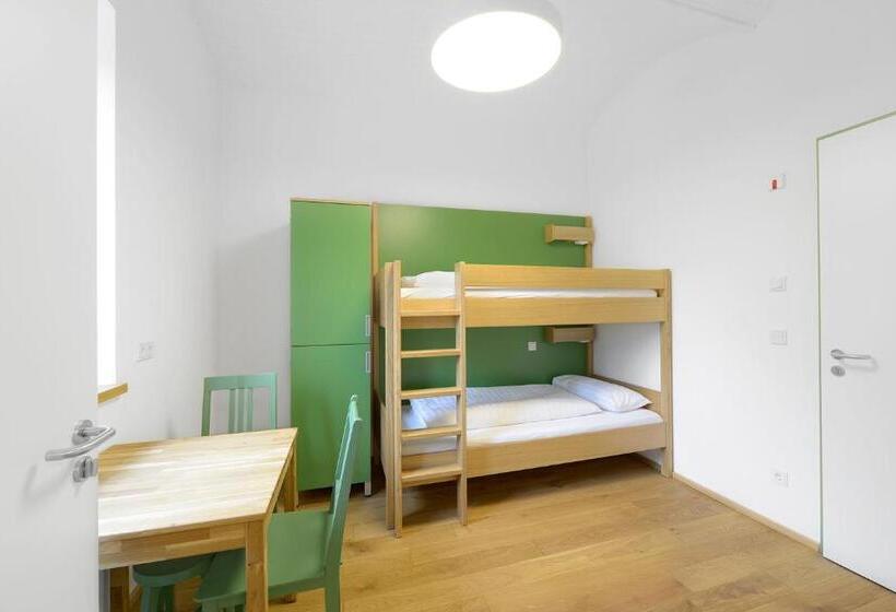 Chambre Standard Adaptée aux Personnes à Mobilité Réduite, Herberge Hof Armada