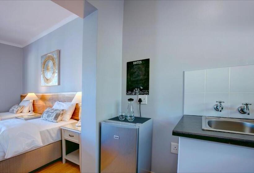 اتاق سوپریور با چشم‌انداز باغ, Amour Guest House