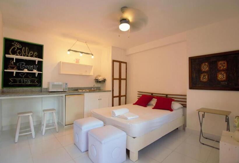 استودیوی استاندارد, La Puerta Roja Guest House