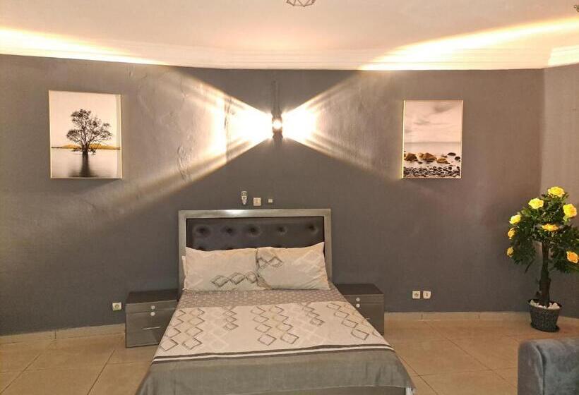 استودیوی استاندارد, Rev Residence