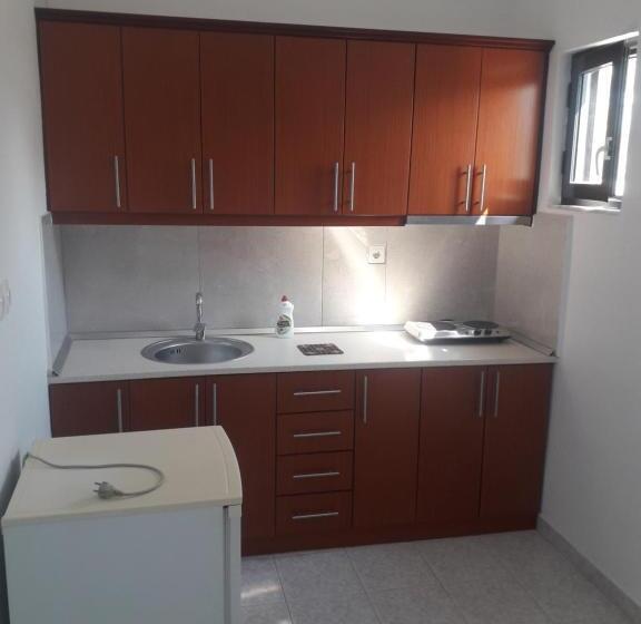اتاق استاندارد, Petrit Guesthouse