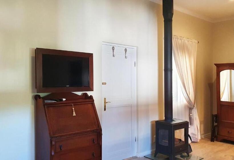 Люкс Deluxe Кровать Кинг, Villa Adalbert Guesthouse