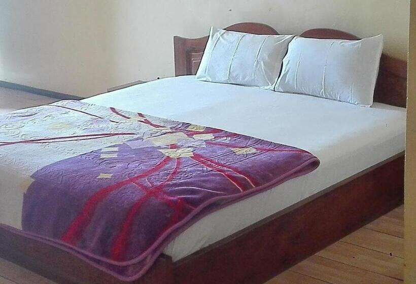家庭海景房, Is Guest House