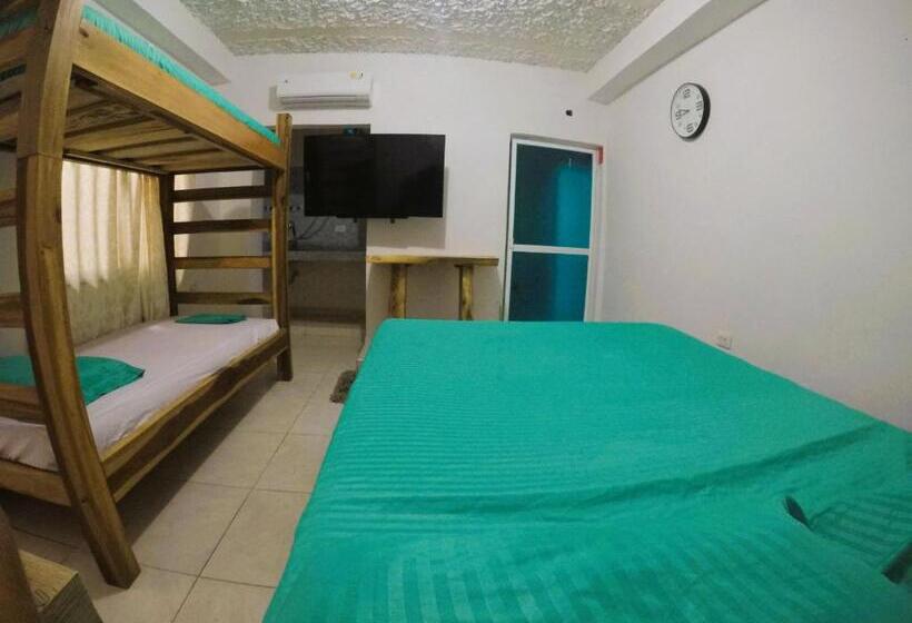 חדר סטנדרט לארבעה, Rokadura Hostel