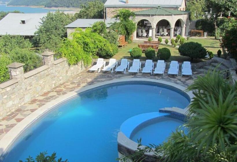 Номер Стандарт Вид на Бассейн, Villa Ananuri