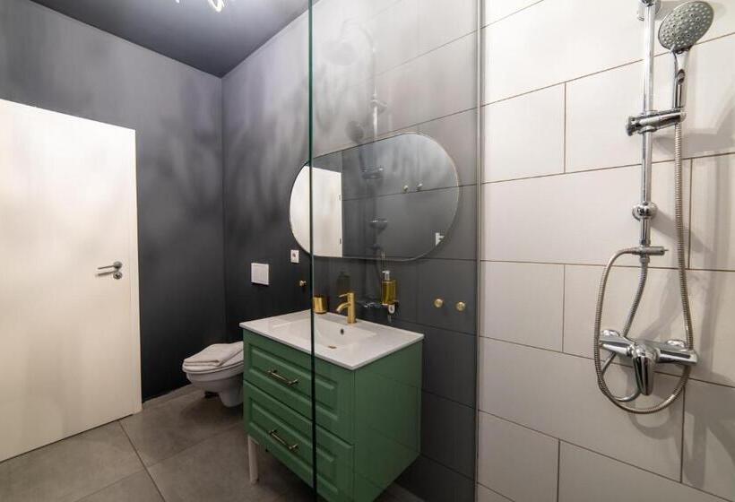 Quarto Triplo Estandar, Zero