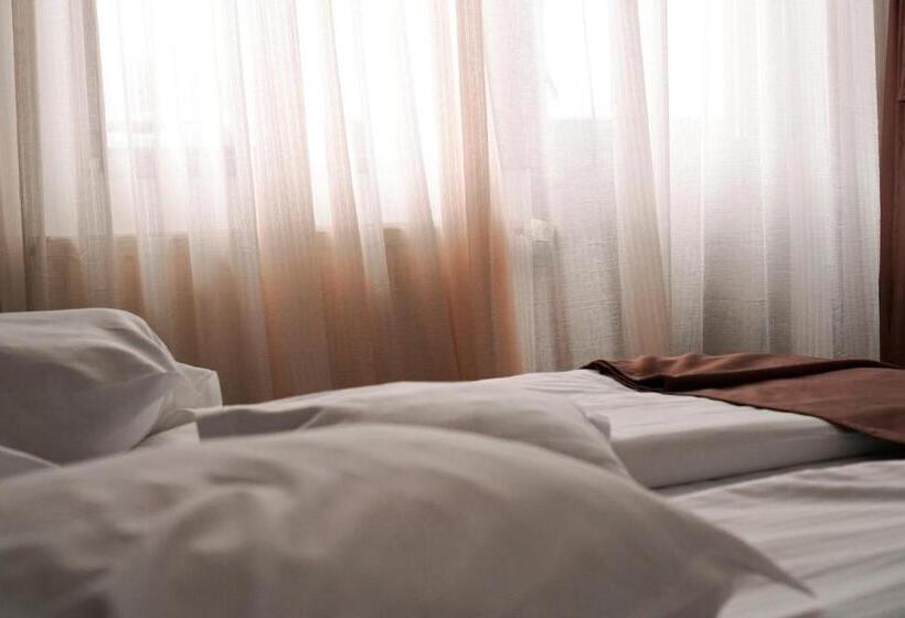 غرفة قياسية ثلاثية مزودة بشرفة, Pensiunea Noni