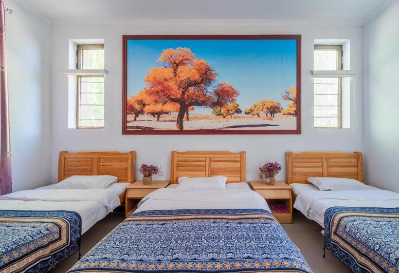 غرفة قياسية ثلاثية, Dunhuang Hu Yang Inn