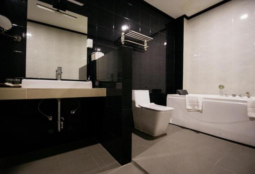 스위트 킹사이즈 침대, Sisombat Plaza
