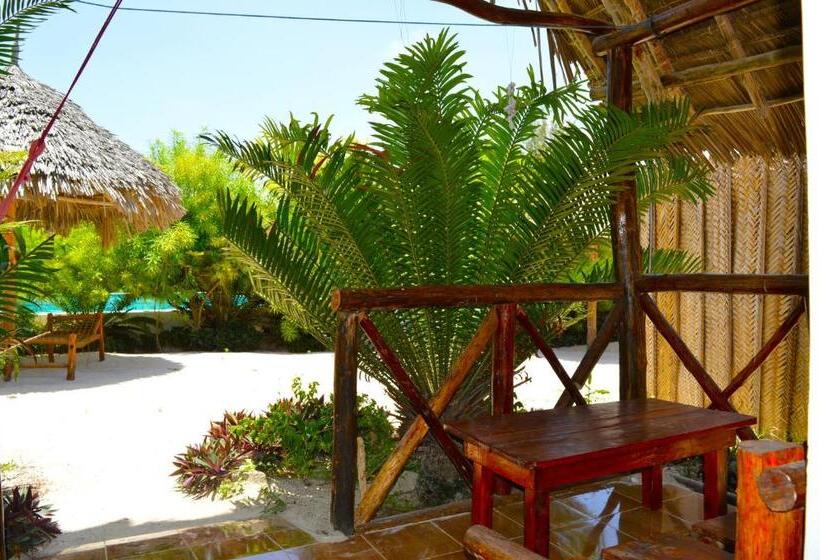 Трежместный Номер Economy, New Jambo Bungalows