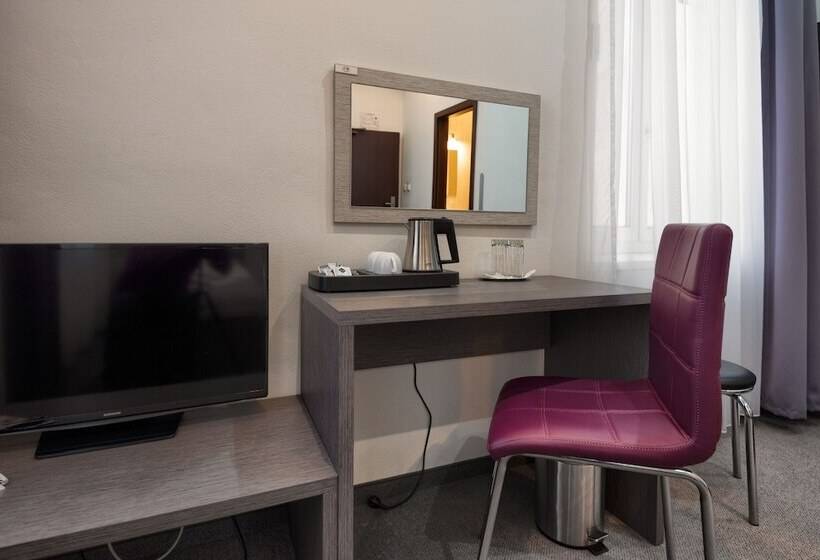 Quarto Triplo Estandar, Penzion Sport