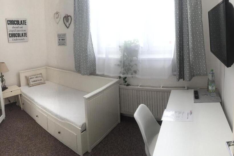 اتاق استاندارد یک نفره, Penzion Ema B&b