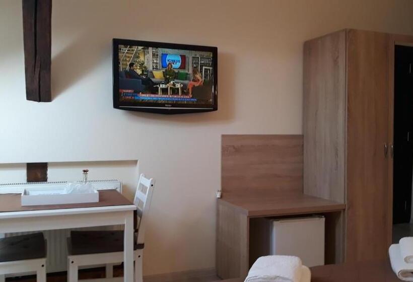 اتاق کلاسیک سه تخته, Pensiunea Casa Rusu