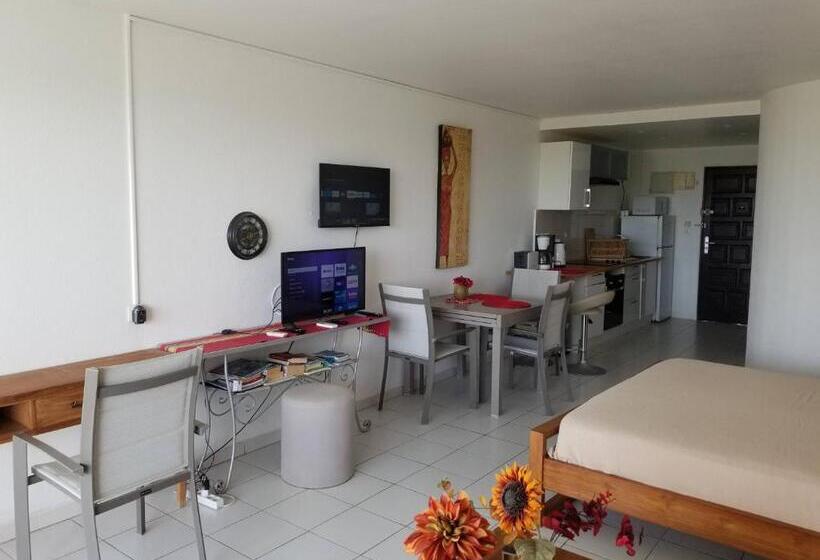 آپارتمان 1 خوابه با بالکن و چشم‌انداز دریا, Orient Bay Beach Studio