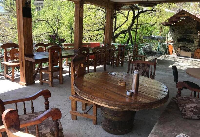 Кровать в Общей Комнате, Guest House Anahit Ijevan