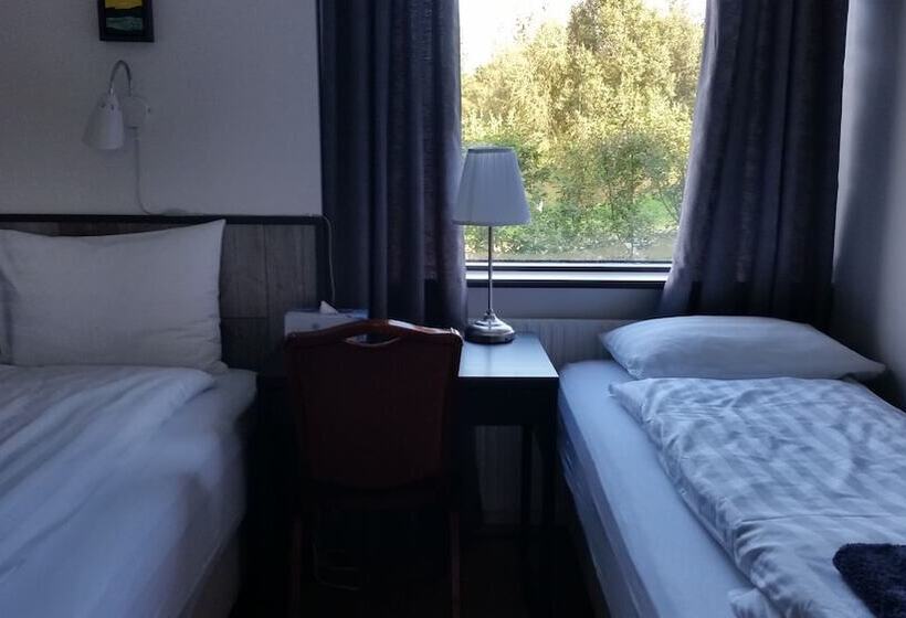 اتاق استاندارد با سرویس بهداشتی مشترک, Laugar Guesthouse