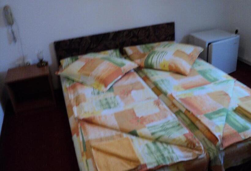 Quarto Estandar, Randevú Panzió