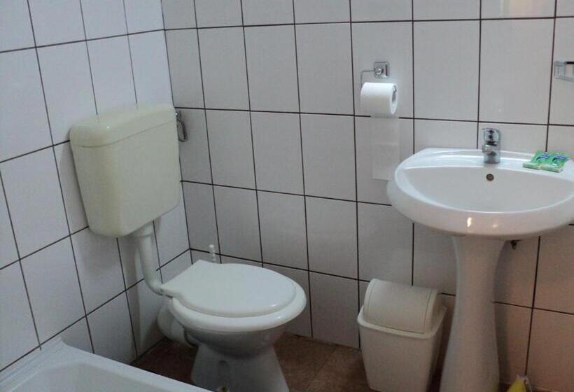 Quarto Quádruplo Estandar, Randevú Panzió