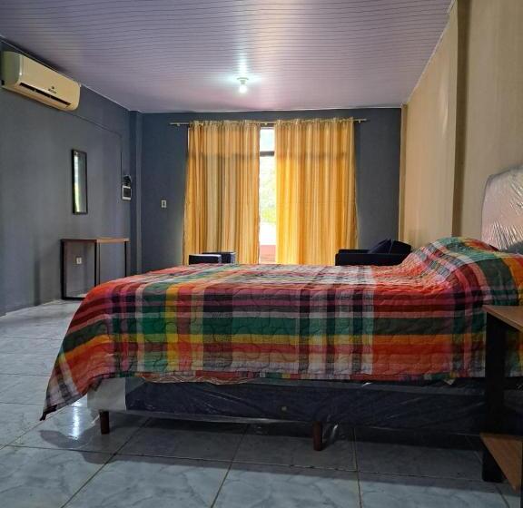 آپارتمان 1 خوابه همکف, Hummingbird Hostel