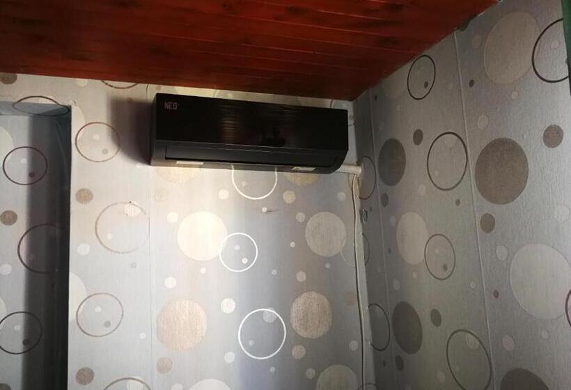 Orta Banyolu Üç Kişilik Standart Oda, At Chorbadzhiykata