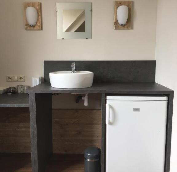 Quarto Estandar Individual Banheiro Compartilhado, Herberg De Zwaan Hedel