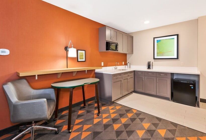 סוויטה מותאמת לאדם עם מוגבלויות, Holiday Inn & Suites   Toledo Southwest   Perrysburg, An Ihg