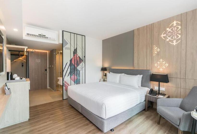 Номер Deluxe Вид на Бассейн, Amber Pattaya