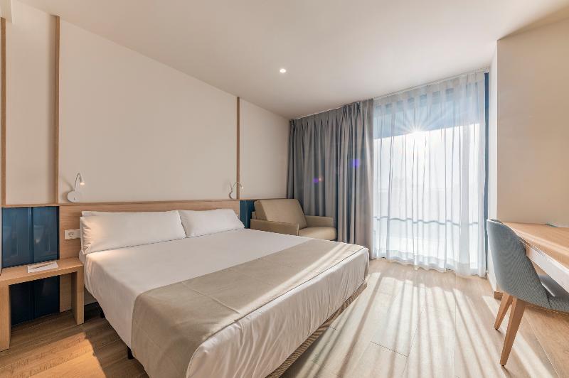 Семейный Номер, Port Alicante City & Beach