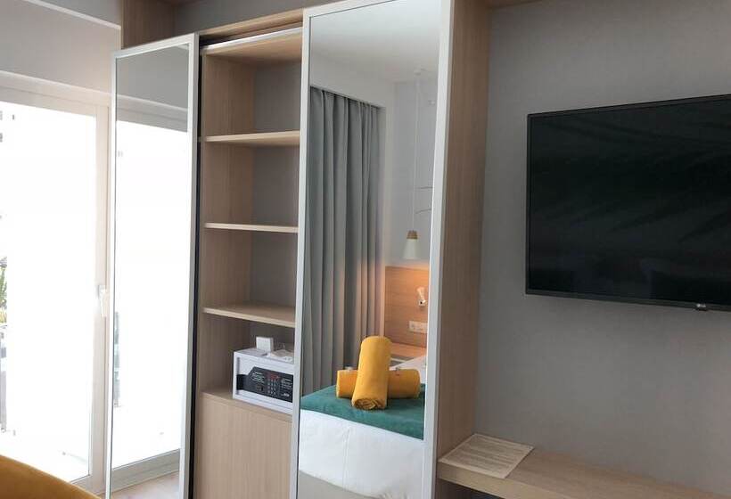 Номер Superior Вид на Бассейн, Bq Paguera Boutique Hotel   Adults Only