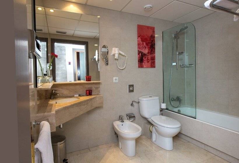 Номер Superior, Leonardo Hotel Barcelona Las Ramblas