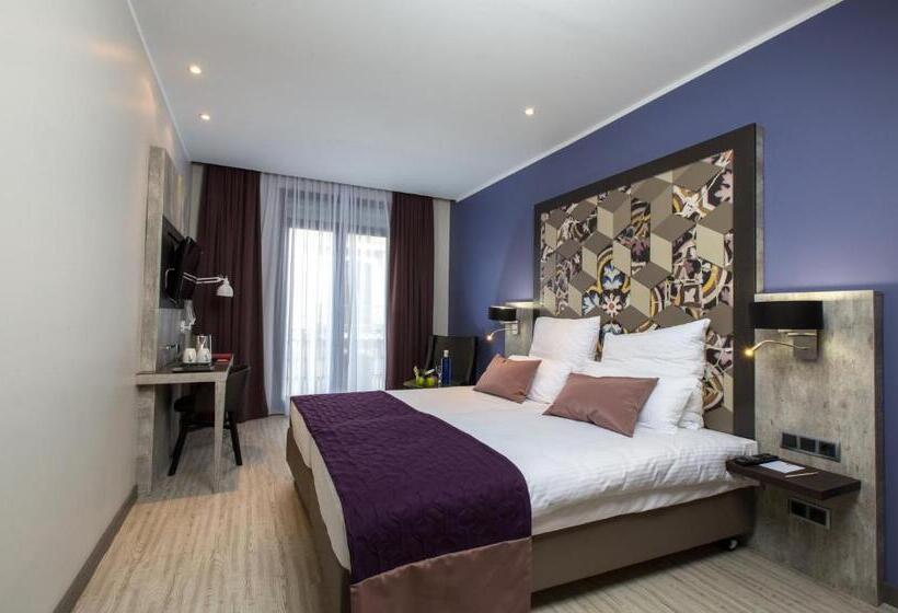 Трехместный Номер Superior, Leonardo Hotel Barcelona Las Ramblas