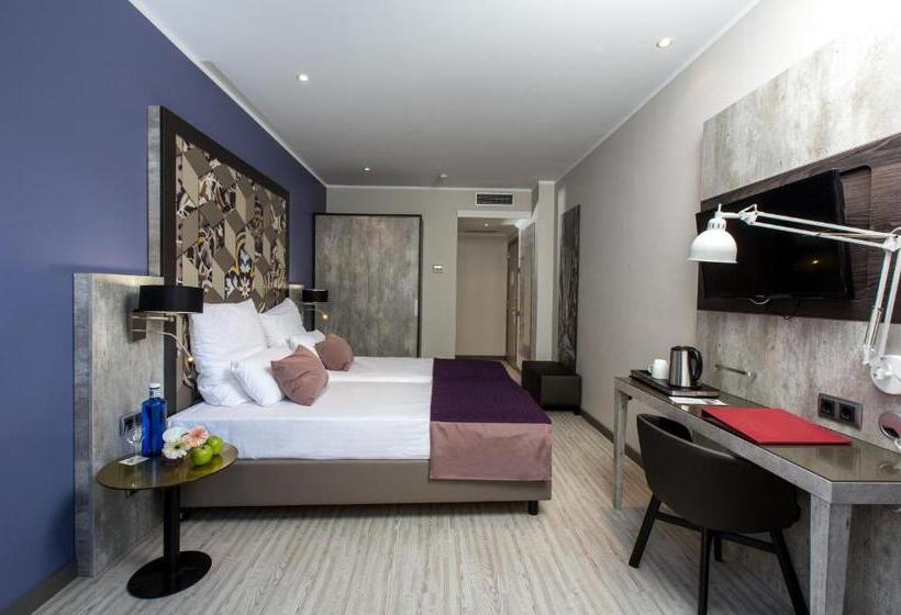 Трехместный Номер Superior, Leonardo Hotel Barcelona Las Ramblas
