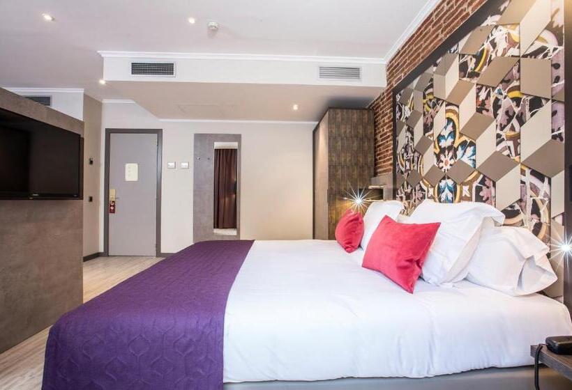 Трехместный Номер Deluxe, Leonardo Hotel Barcelona Las Ramblas